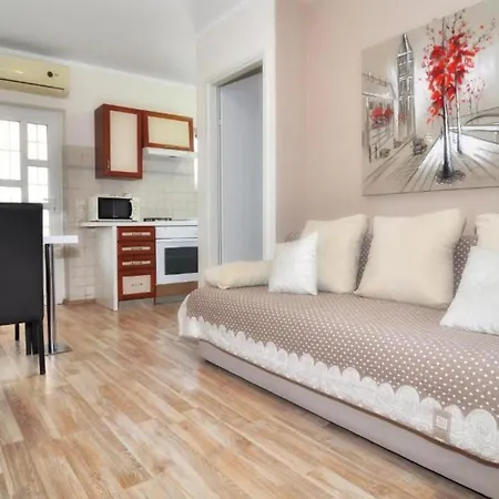 Lovely In زادار